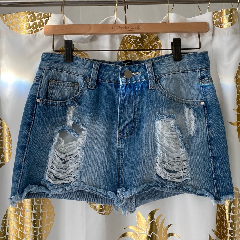 Distressed mini skirt